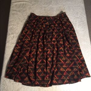 Lularoe Madison. This skirt has POCKETS! Medium.